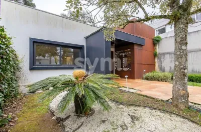 Casa comercial para alugar na rua gardênio scorzato, 220, vista alegre, curitiba por r$ 19.990