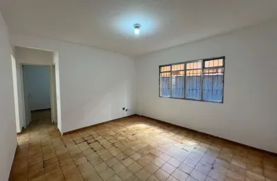 Apartamento térreo para locação na vila tupi em praia grande - sp.