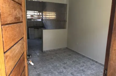 Casa com 2 quartos para alugar na Avenida Guadalajara, 2214, Guilhermina, Praia Grande