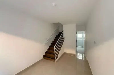 Sobrado novo em condomínio fechado — conforto e segurança no tude bastos!