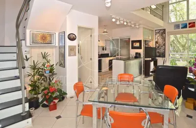 Apartamento duplex amplo e com pé direito alto, localizado na vila beatriz.