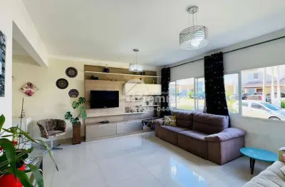 Sobrado porteira fechada com piscina no condomínio vista verde, itaici