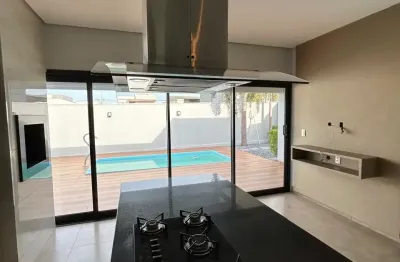 Casa terrea no condomínio florais do valle, edificada em um terreno de 450 m2, conta com 240 m2 de área construída
