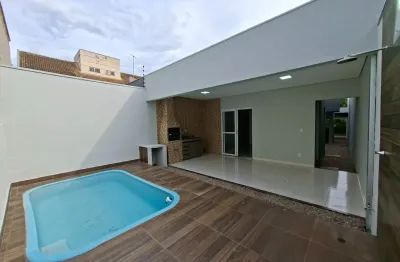 Casa térrea com 3 quartos sendo 01 suite e piscina no santa cruz 2