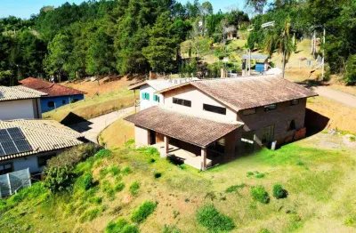 Casa à venda com vista para as montanhas no condomínio recanto dos pássaros em piracaia-sp
