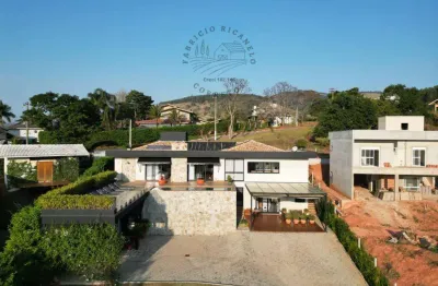 Magnífica casa com vista deslumbrante para a represa no condomínio enseada do jacareí em piracaia-sp.