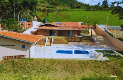 Chácara dos sonhos: 3 quartos sendo 1 suíte, 2 lagos, piscina e espaço gourmet.