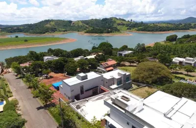 Casa à venda com 4 suítes no condomínio Águas Claras em Piracaia-SP