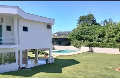 Imperdível oportunidade: Casa no condomínio Village Paineiras!