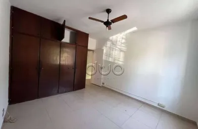 Casa  comercial com 5 salas + 3 quartos + 4 banheiros para locação ao lado da santa casa!