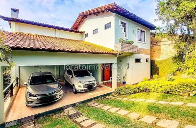 Casa 4/4, 2 vagas , ampla área verde , condomínio chalés do imperador