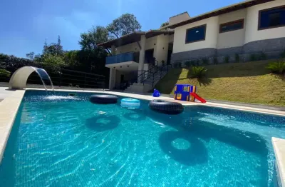 Casa 4 quartos com campo de futebol, piscina, área gourmet - aeroporto.