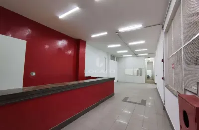 Andar corporativo para locação com 600 m² no centro.