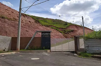 Terreno em condomínio fechado, 300 m² a apenas 5 minutos do centro de juiz de fora