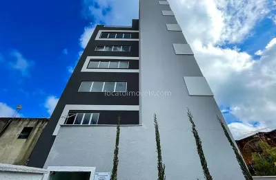 Studio com elevador e garagem em são pedro, pertinho da ufjf.