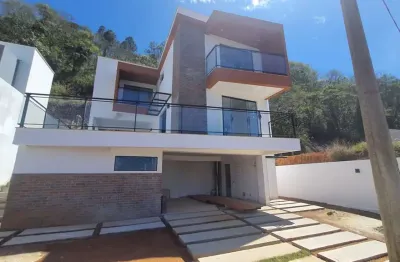 Casa duplex alto padrão, quatro suítes com elevador em condomínio fechado