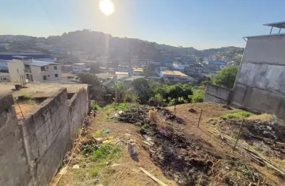 Terreno à venda na Rua Custódio de Rezende Bastos, 584, Jardim dos Alfineiros, Juiz de Fora