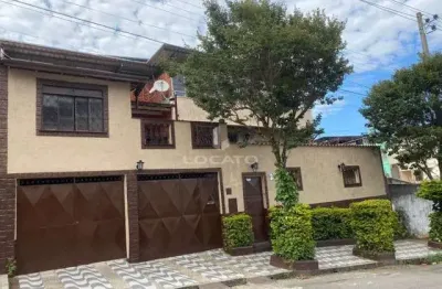 Casa quatro quartos, sendo uma suíte, com duas vagas de garagem no costa carvalho