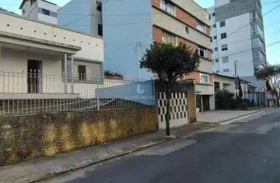 Casa com 3 quartos para alugar na Rua Vilela Filho, 41, Santa Helena, Juiz de Fora