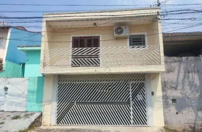 Casa Assobradada Reformada com Suíte, Closet e 2 Vagas – Jd. Monte Alegre