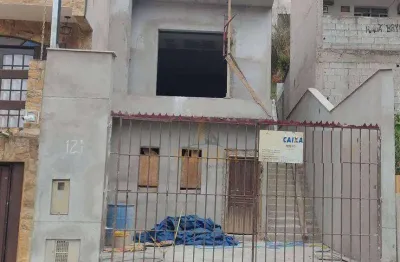 Oportunidade: casa nova em construção próxima a comércio e transporte