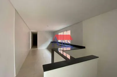 Casa sobreposta alta, com 3 dormitórios. aceita fgts e financiamento.