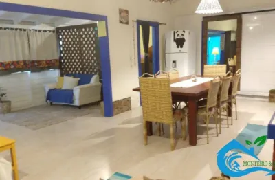 Casa à venda na praia do rosa, espaçosa com 4 quartos, praia do rosa.