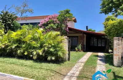Casa para venda com 2 suítes no centro de garopaba-sc.