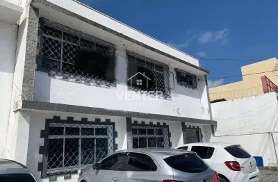 Casa comercial com 8 salas para alugar no Centro, Taubaté 