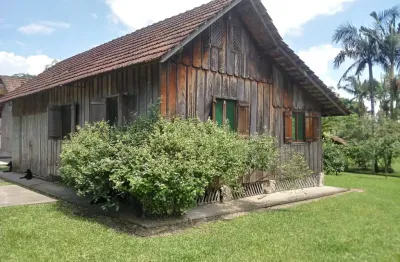 Refúgio rural localizado nas margens da  sc 108 na região do dedo grosso