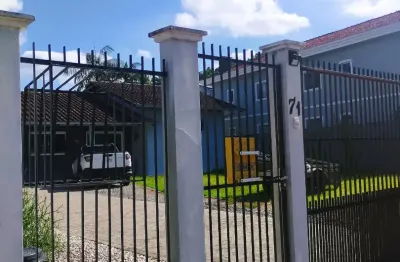 Residência plana, a poucos metros da helmuth fallgatter com excelente terreno.