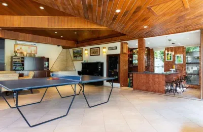 Casa em condomínio para venda e locação com 5 quartos, sendo 5 suítes, 953m²