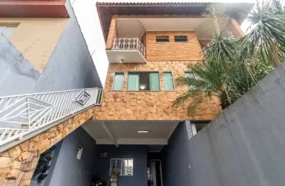 Sobrado para venda em parque são domingos com 3 quartos, sendo 3 suítes, 190m²