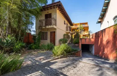 Casa de vila para venda em instituto de previdência com 3 quartos, sendo 3 suítes, 220m²