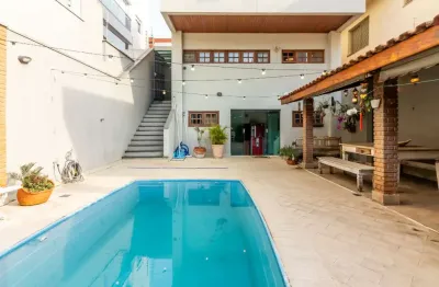 Sobrado para venda em saúde com 4 quartos, sendo 4 suítes, 220m²