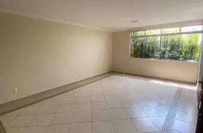 Sobrado com 4 dormitórios, sendo 1 suíte, ao lado do metrô vila sônia