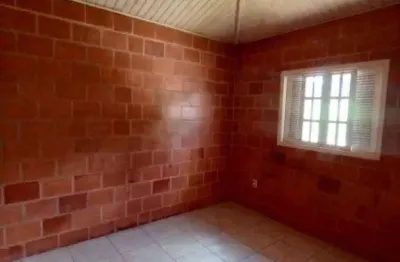 Refugio tranquilo cercado pela natureza, ofereçe um ambiente sereno e espaçoso. com 03 quartos  bem iluminados,.