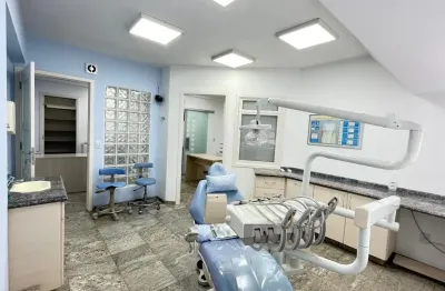 Sala comercial  com cadeira de dentista no centro de joinville com 2 banheiros,pode financiar