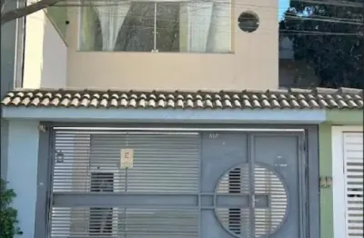 Prédio comercial com 195m² de área total, distribuídos em 2 andares da seguinte forma