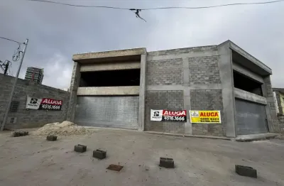 Oportunidade única: salão comercial com fachada de vidro em localização estratégica