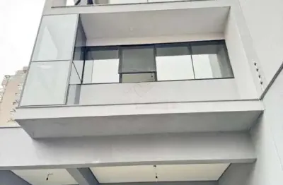 Prédio Comercial Moderno com Elevador no Jardim do Mar ? 350?m²