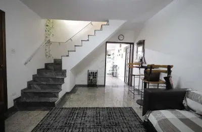 Sobrado á venda com 189m2,  04 dormitórios e 02 vagas na vila valparaiso - santo andré/sp