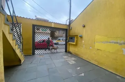 Sobrado de 296m² de área útil, sendo 3 dormitórios com 4 vagas de garagem