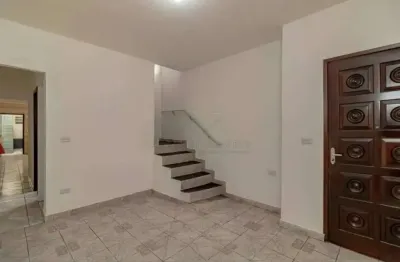 Sobrado com 3 quartos e 4 banheiros para alugar, 184 m²