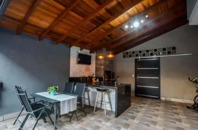 Sobrado à venda com 244m2, 03 quartos e 03 vagas na Vila Claudio em Santo André