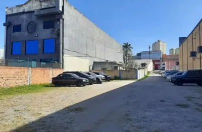 Terreno amplo, com excelente potencial comercial, localizado na vila alzira