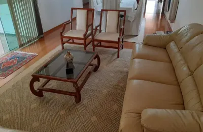 Casa com 3 quartos à venda no Conjunto Segismundo Pereira, Uberlândia 