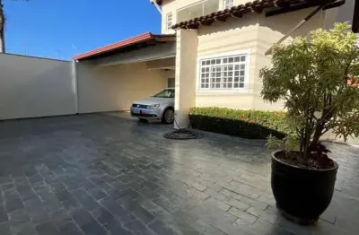 Casa com 5 quartos à venda no Umuarama, Uberlândia 