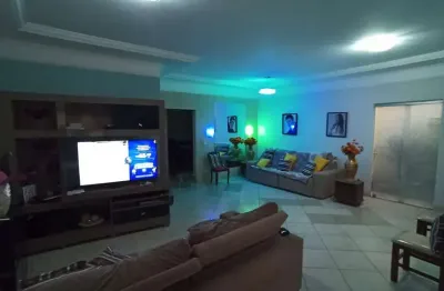Casa com 3 quartos à venda no Lidice, Uberlândia 