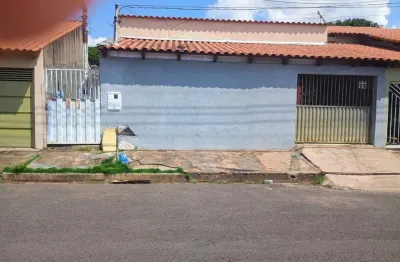 Casa com 3 quartos à venda no Planalto, Uberlândia 